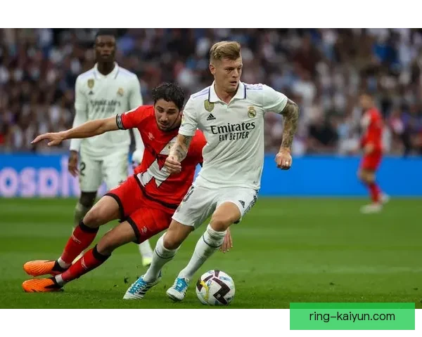 欧冠联赛决赛经典对决回顾：豪门交锋与传奇时刻